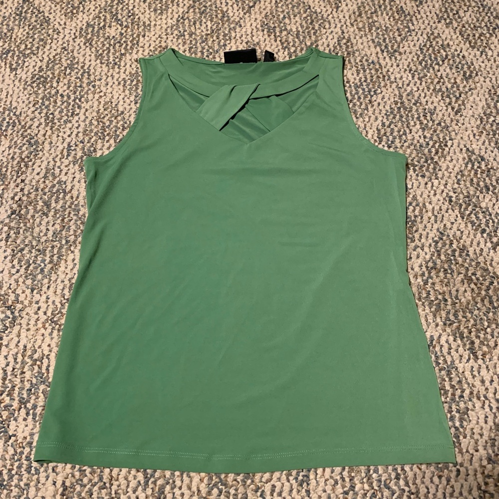 NWT!! New York & Company top!
*PRICE FIRM*